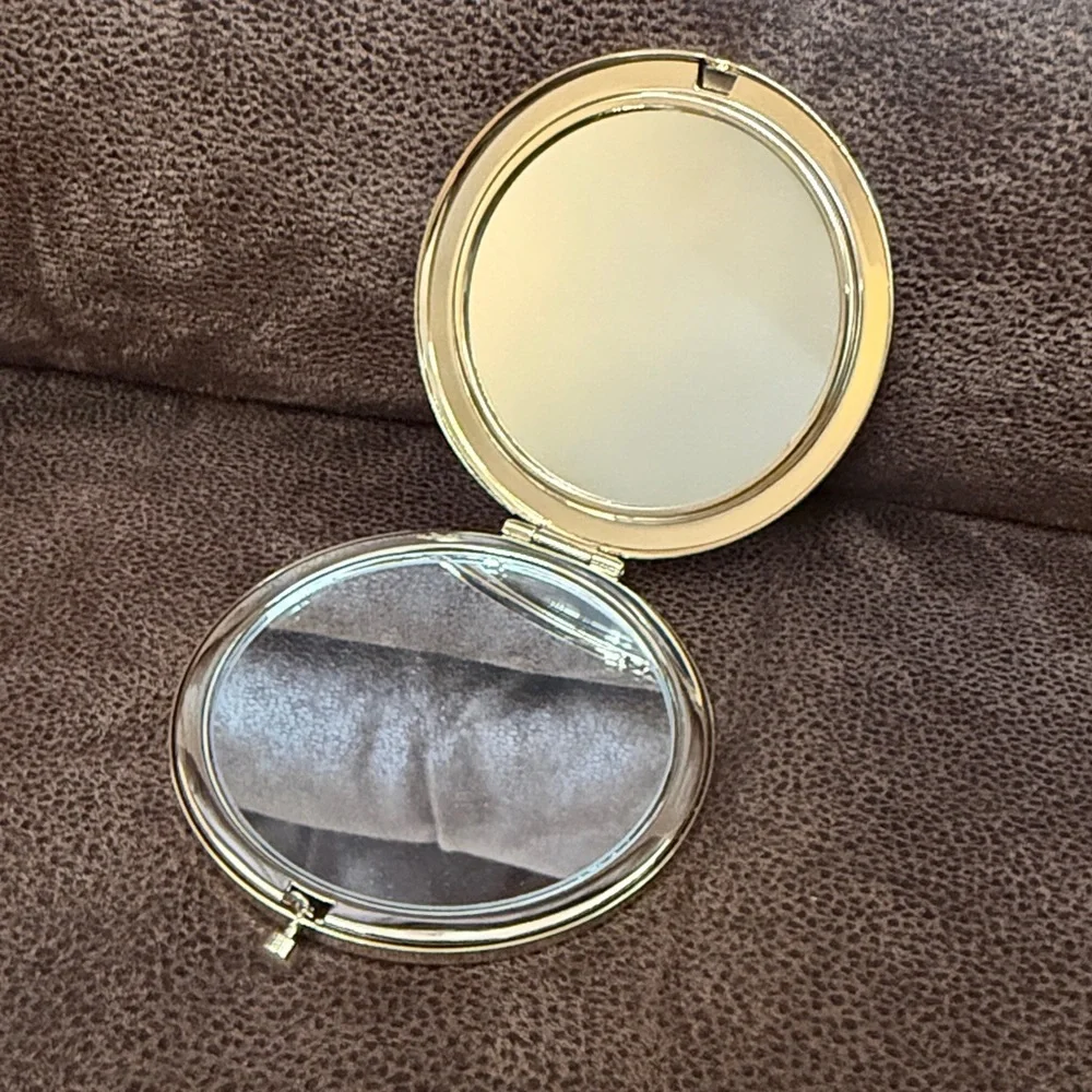 NWOT Michael Kors Gold Compact Accessory - Picture 2 of 4